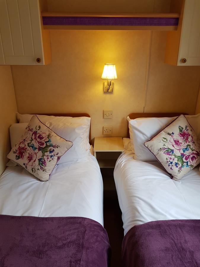 Pitch & Canvas - Self Catering At Broad Oak Farm Hotel Tattenhall Exterior photo